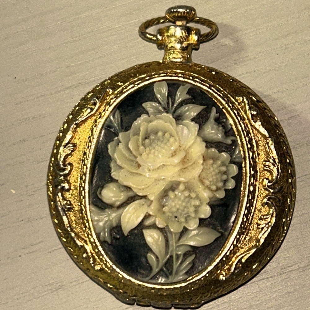 Vintage locket with blotting powder inside